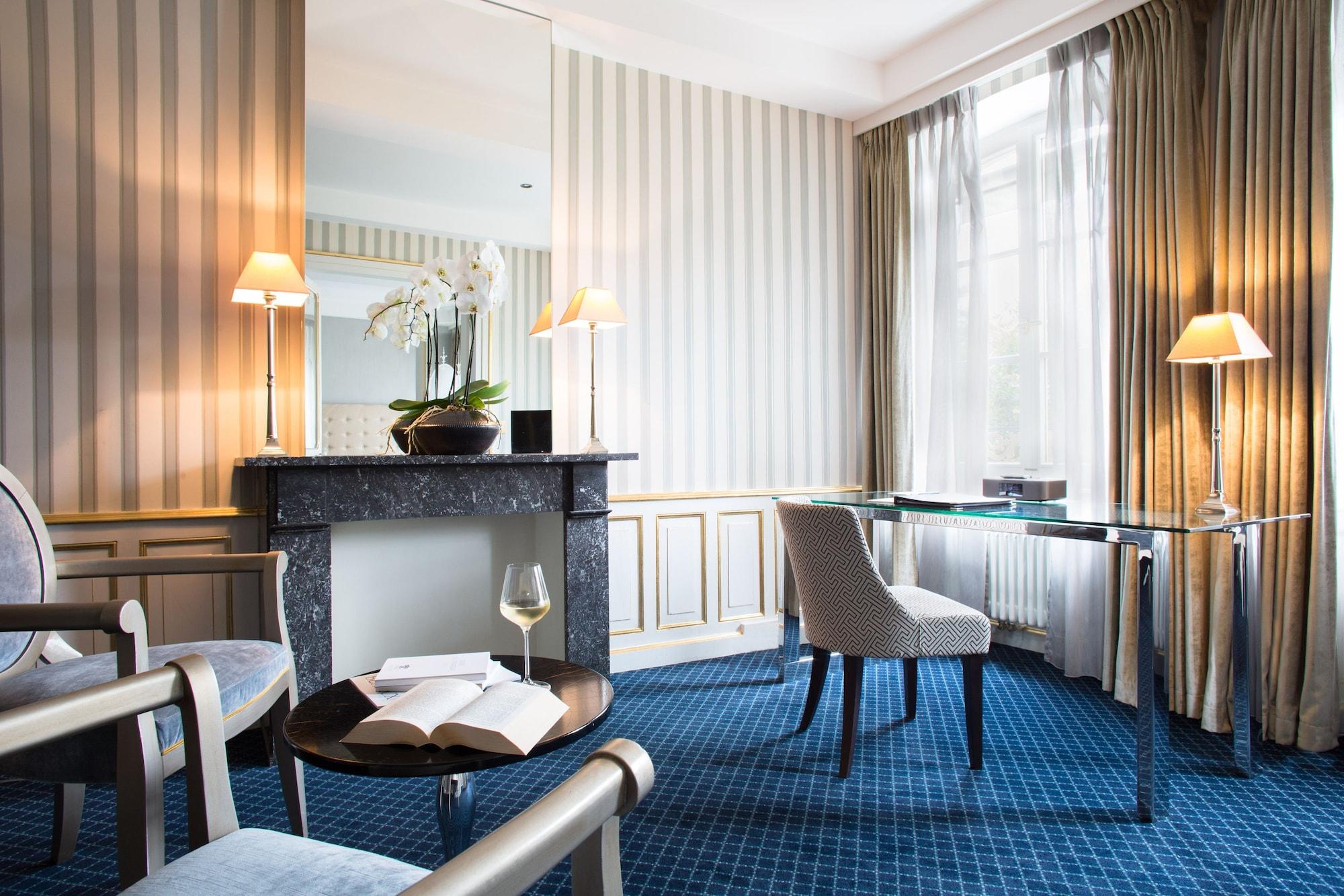 Hotel Le Place D'armes 5*